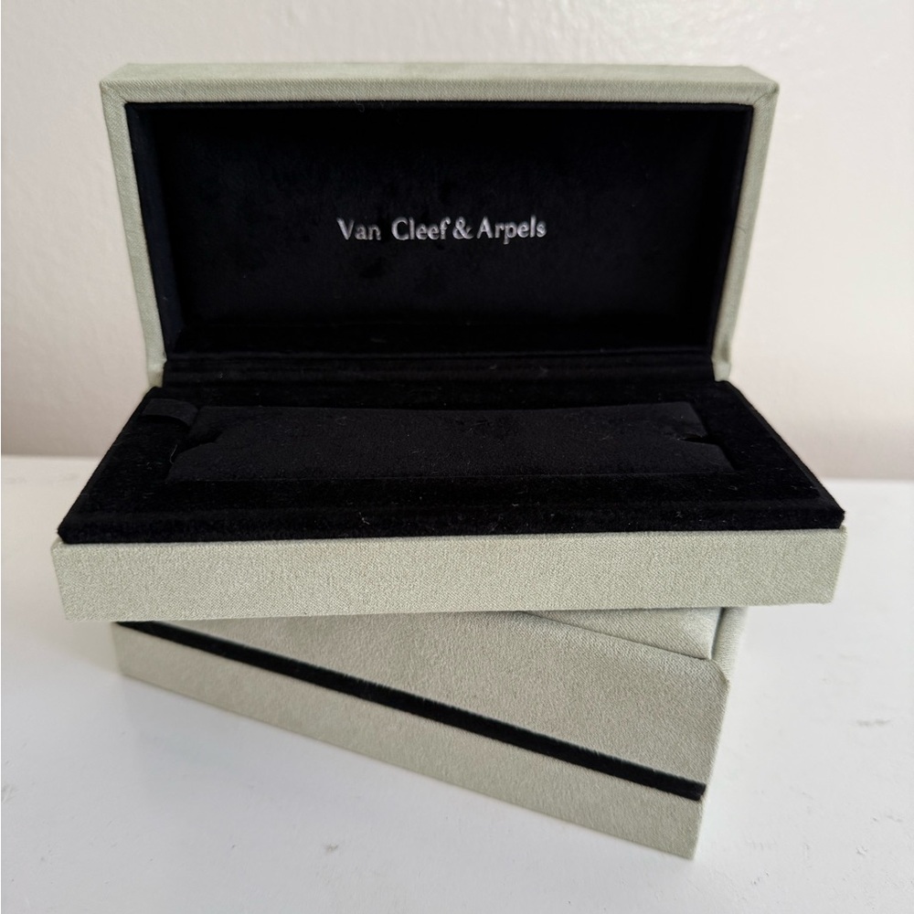 Van Cleef & Arpels Bracelet Box set of 2
